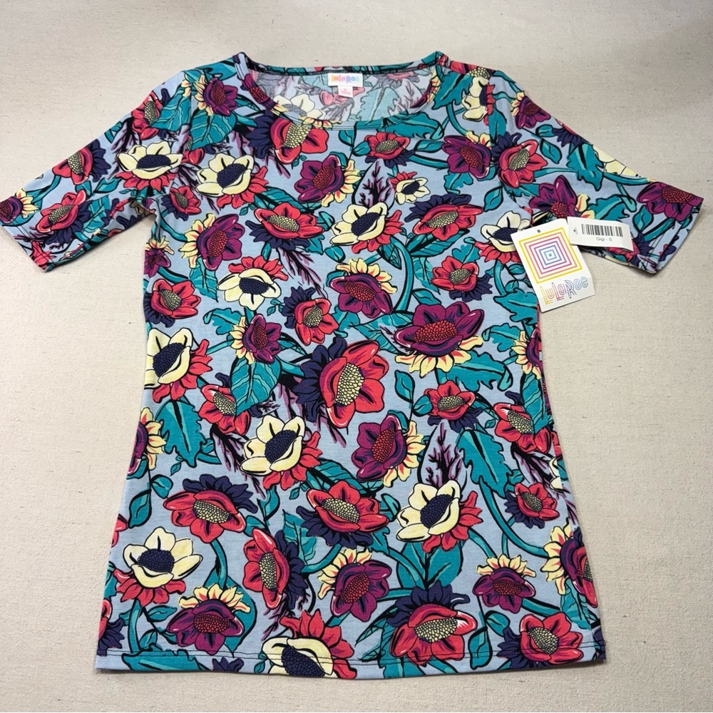 🤠 3/$20 LuLaRoe - Gigi - Floral - NWT - Size Small